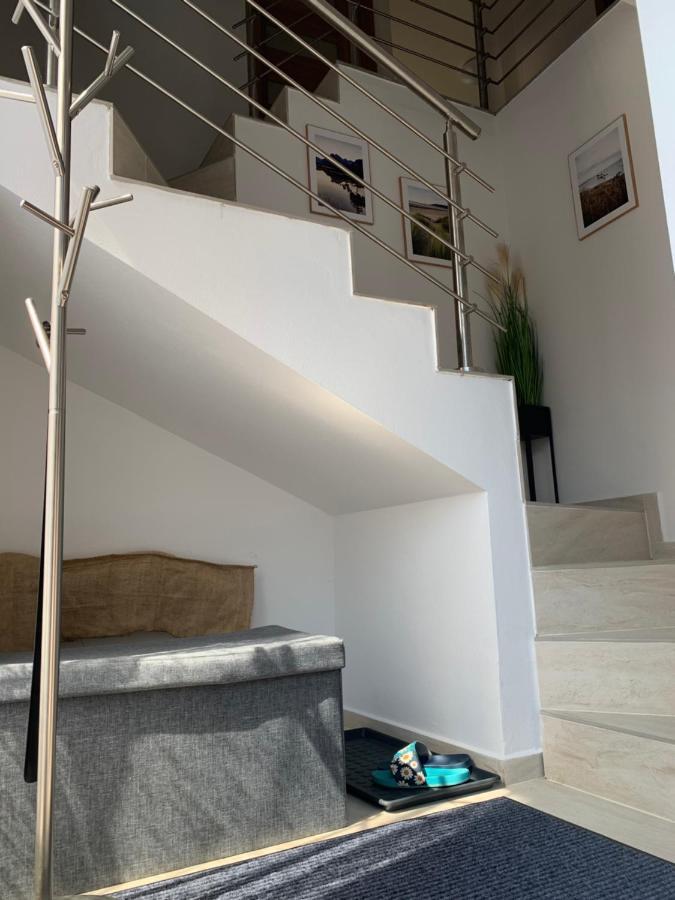 Cozy 2-Bedroom Vacation Apartment With Entire Top Floor Gaj  Exterior photo