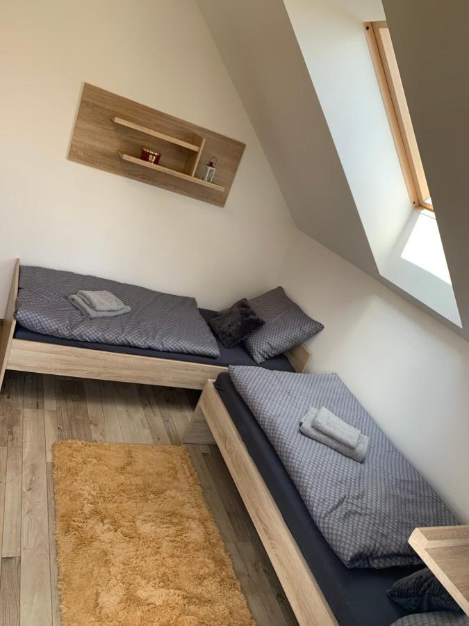 Cozy 2-Bedroom Vacation Apartment With Entire Top Floor Gaj  Exterior photo