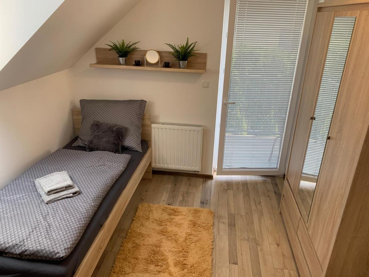 Cozy 2-Bedroom Vacation Apartment With Entire Top Floor Gaj  Exterior photo